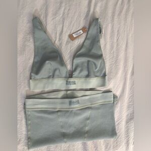 SKIMS NWT Plunge Bra sz M & EUC Boxers sz S in Mineral